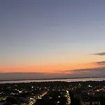 Apartment 5 Minutes From The Airport, Sea And Center