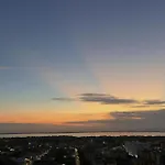 Apartment 5 Minutes From The Airport, Sea And Center